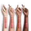 Der individuell anpassbare Ultra-Care-Lippenstift