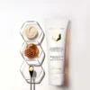 Revitalisierender Handbalsam für jugendliche Haut